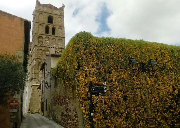 Maison au pied de la cathédrale